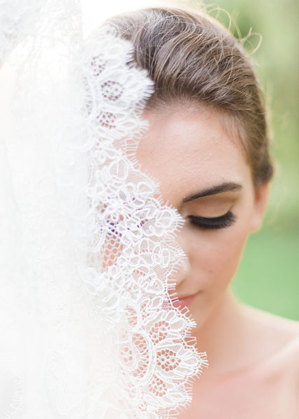 close up of bride and veil with chantilly lace border