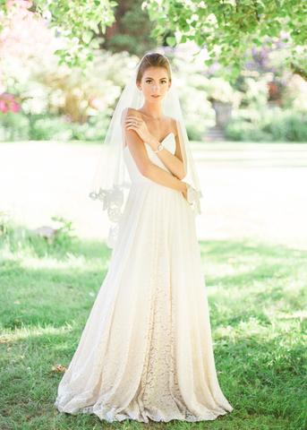 Amara Fingertip Lace Veil