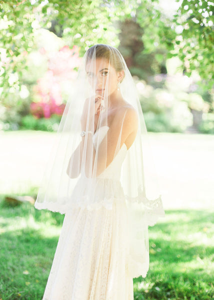 Amara Fingertip Lace Veil
