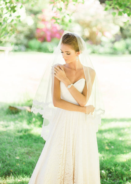 Amara Fingertip Lace Veil
