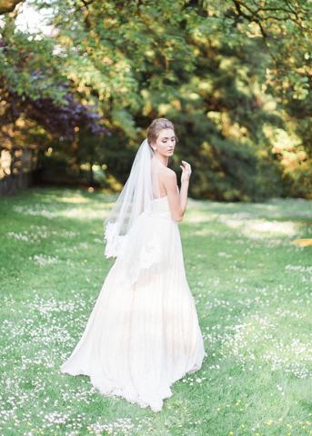 Delicate Chantilly Lace Fingertip Veil