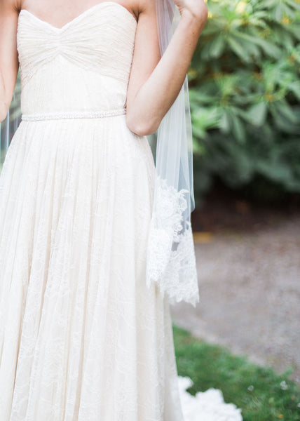 Delicate Chantilly Lace Fingertip Veil