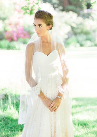 Flora Lace Fingertip Veil