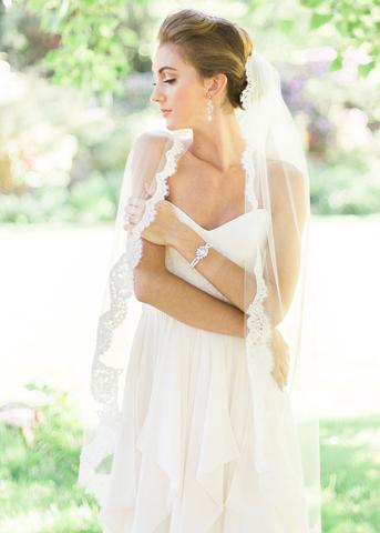 Magnolia Lace Fingertip Veil