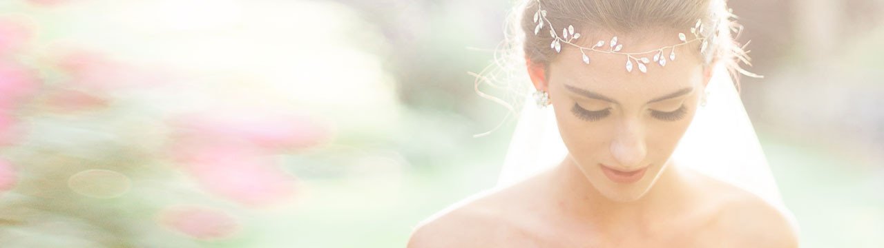 bride modelling the sparkling crystal hair vine