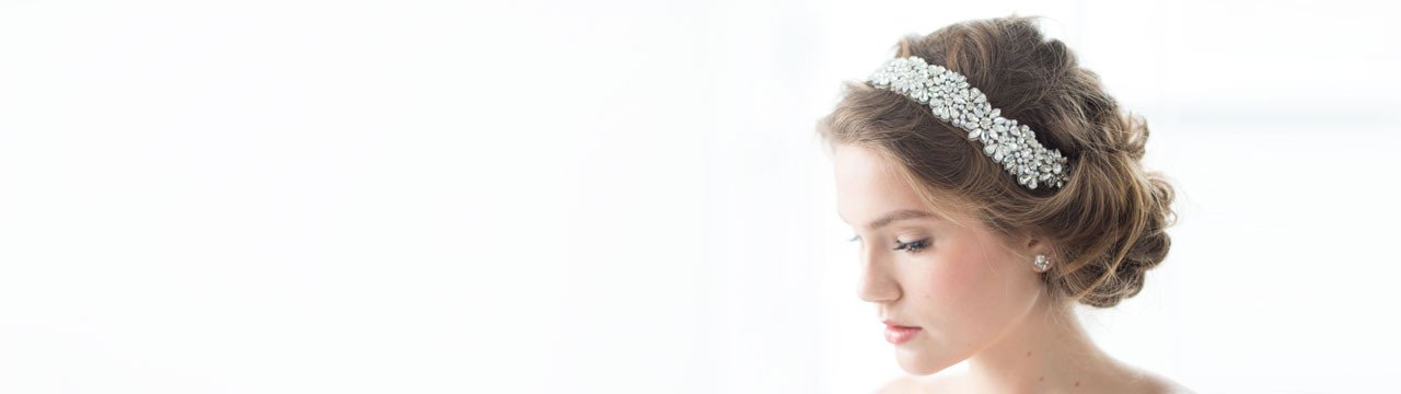 bride wearing jenny packham ananti headband